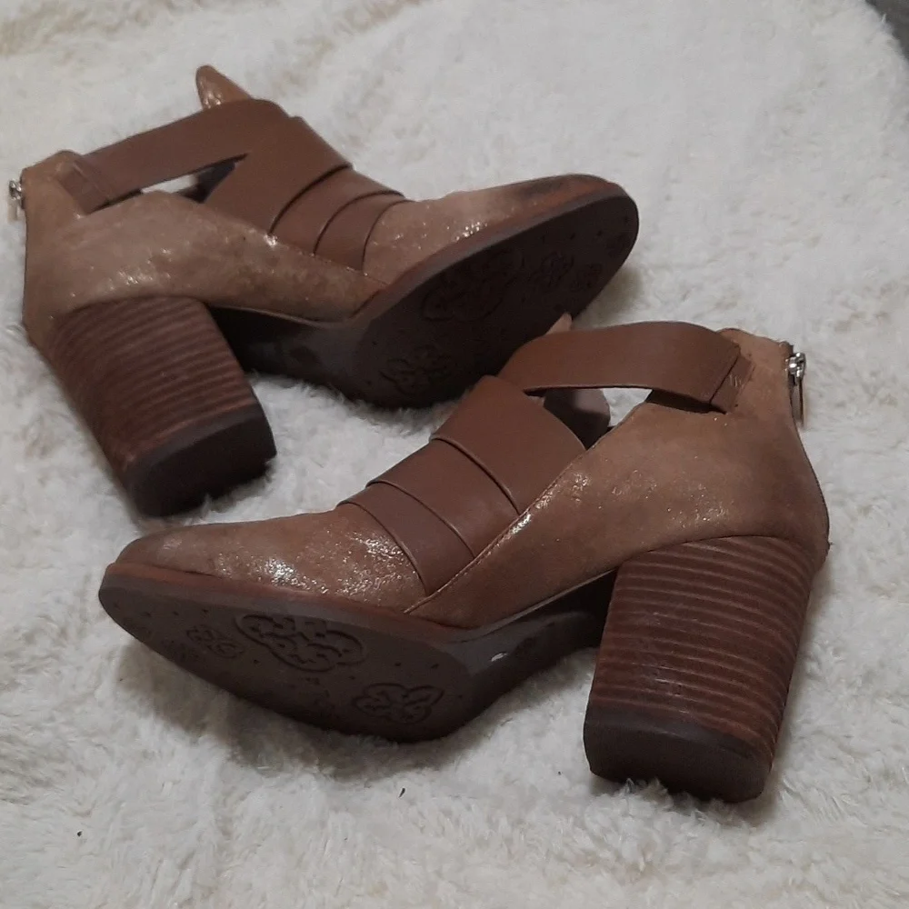 Isola larkin ankle